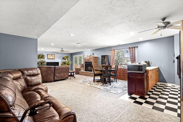 265 Neals Trail, Reeds Spring, MO 65737
