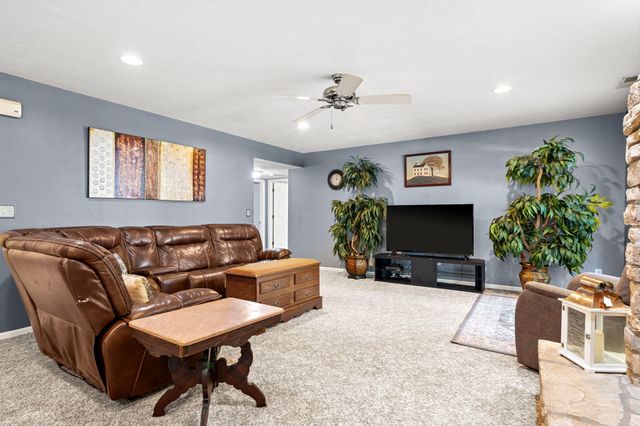 265 Neals Trail, Reeds Spring, MO 65737