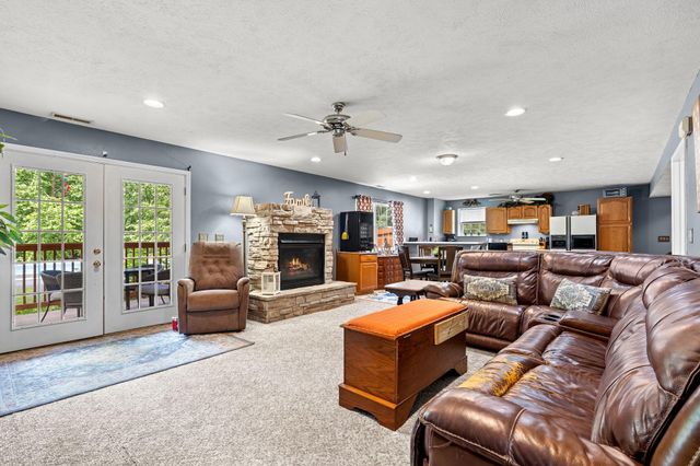 265 Neals Trail, Reeds Spring, MO 65737