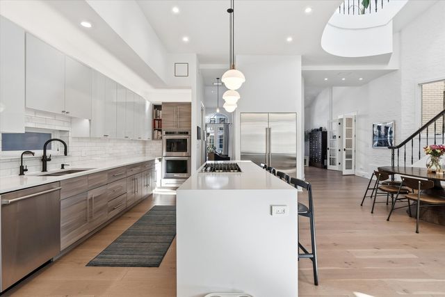 1936 N Wilmot Avenue, Chicago, IL 60647