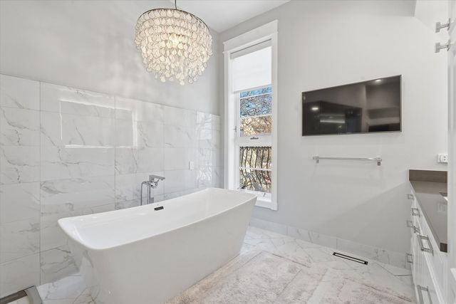 1936 N Wilmot Avenue, Chicago, IL 60647