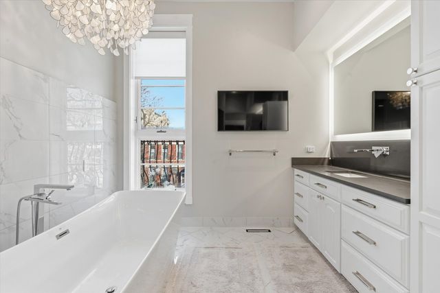 1936 N Wilmot Avenue, Chicago, IL 60647