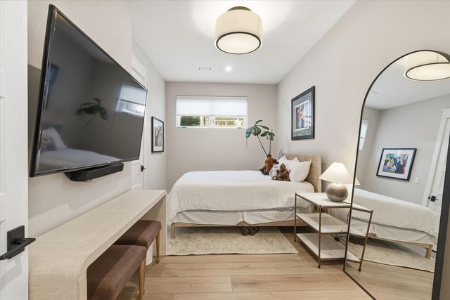 1936 N Wilmot Avenue, Chicago, IL 60647