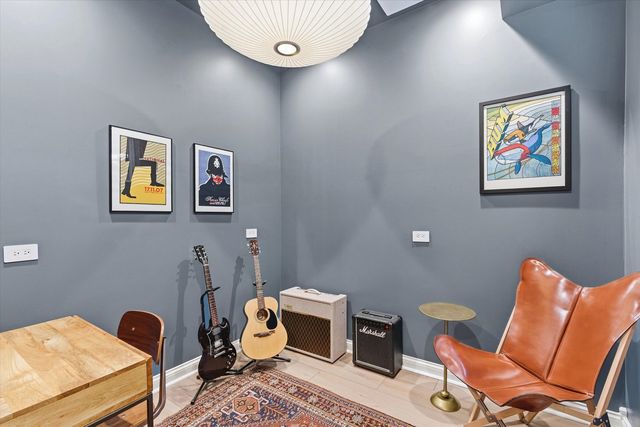 1936 N Wilmot Avenue, Chicago, IL 60647