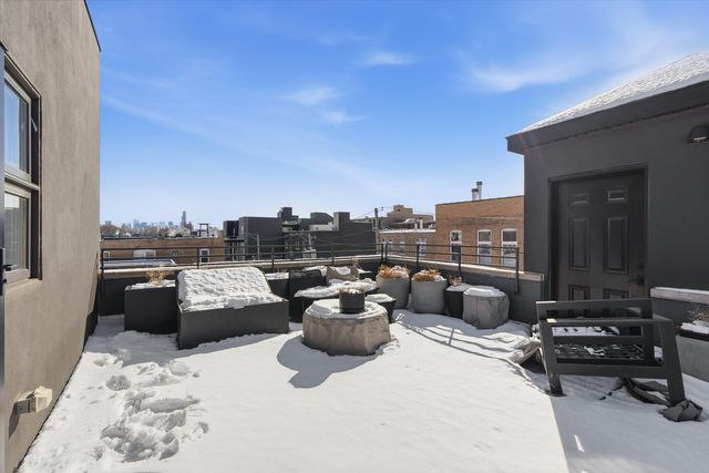 1936 N Wilmot Avenue, Chicago, IL 60647