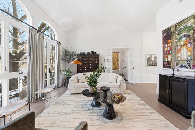 1936 N Wilmot Avenue, Chicago, IL 60647