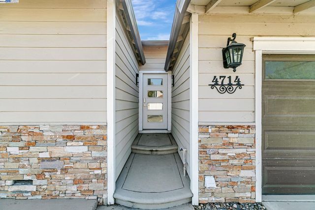 4714 Serra Ave, Fremont, CA 94538