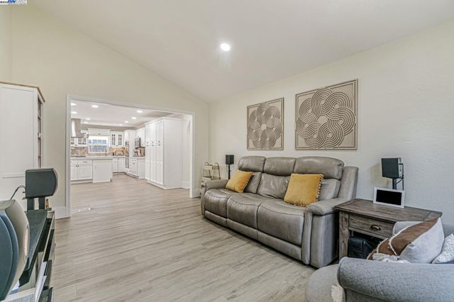 4714 Serra Ave, Fremont, CA 94538