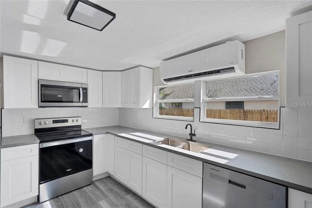 8308 N MULBERRY STREET, Tampa, FL 33604