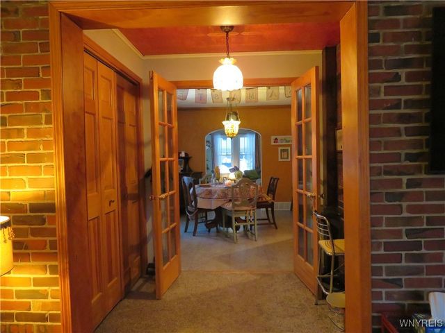 5669 East Lane, Hamburg, NY 14085