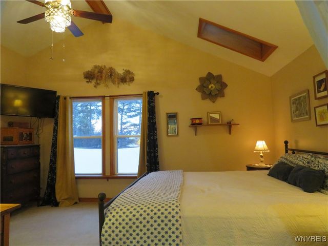 5669 East Lane, Hamburg, NY 14085