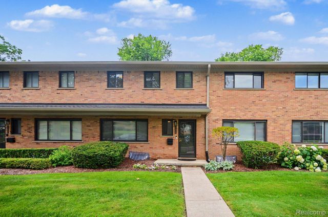 144 E Hickory Grove Road, Bloomfield Hills, MI 48304