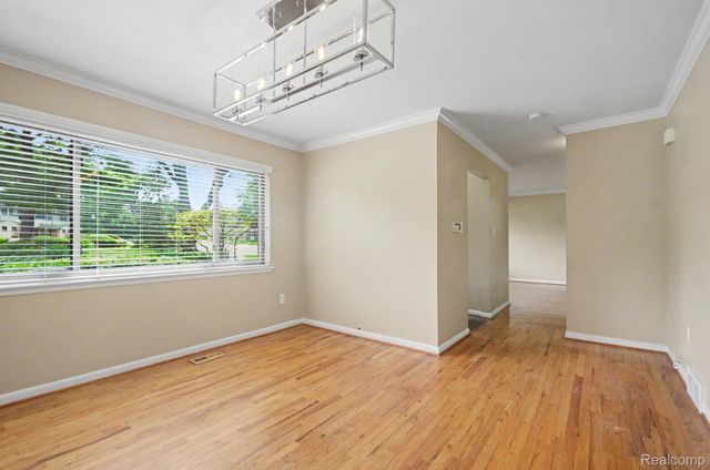 144 E Hickory Grove Road, Bloomfield Hills, MI 48304