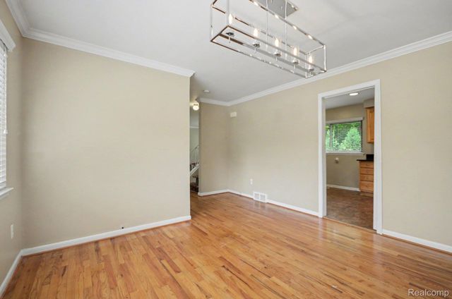 144 E Hickory Grove Road, Bloomfield Hills, MI 48304