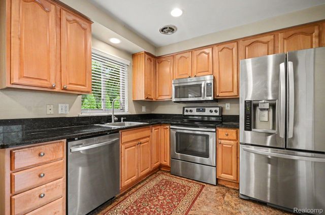 144 E Hickory Grove Road, Bloomfield Hills, MI 48304