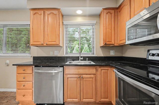144 E Hickory Grove Road, Bloomfield Hills, MI 48304