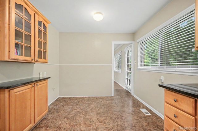 144 E Hickory Grove Road, Bloomfield Hills, MI 48304