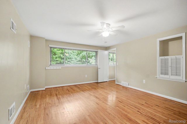 144 E Hickory Grove Road, Bloomfield Hills, MI 48304