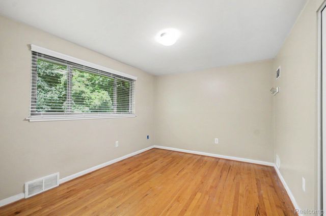 144 E Hickory Grove Road, Bloomfield Hills, MI 48304