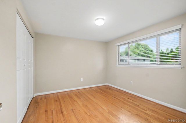 144 E Hickory Grove Road, Bloomfield Hills, MI 48304