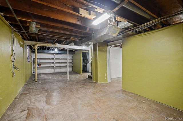 144 E Hickory Grove Road, Bloomfield Hills, MI 48304