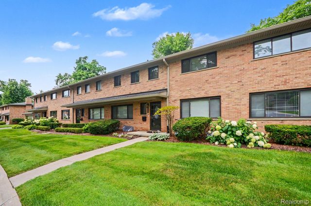 144 E Hickory Grove Road, Bloomfield Hills, MI 48304