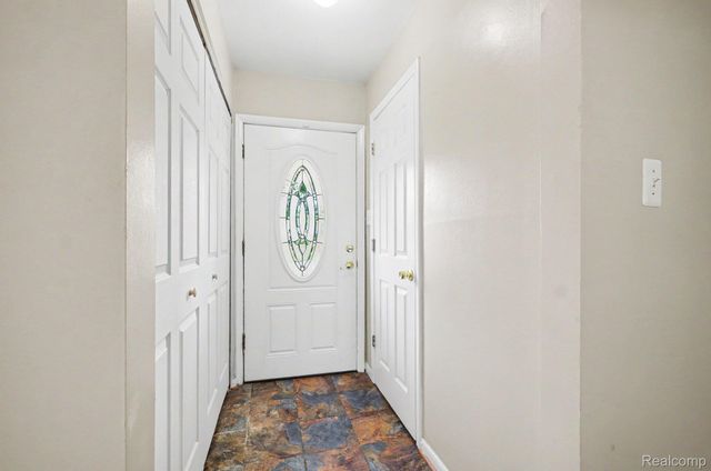 144 E Hickory Grove Road, Bloomfield Hills, MI 48304
