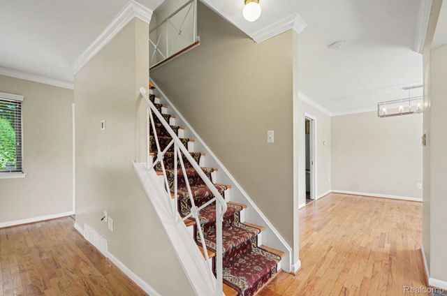 144 E Hickory Grove Road, Bloomfield Hills, MI 48304
