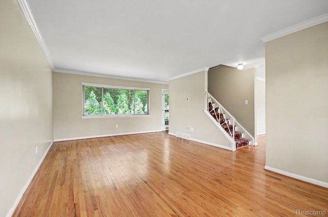 144 E Hickory Grove Road, Bloomfield Hills, MI 48304