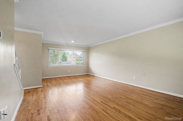 144 E Hickory Grove Road, Bloomfield Hills, MI 48304