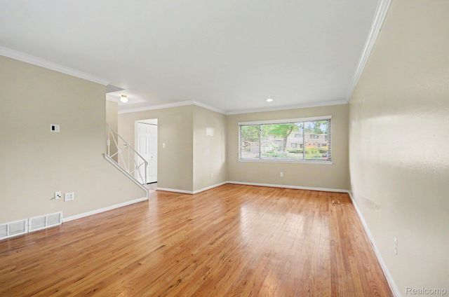 144 E Hickory Grove Road, Bloomfield Hills, MI 48304