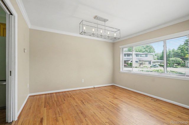 144 E Hickory Grove Road, Bloomfield Hills, MI 48304