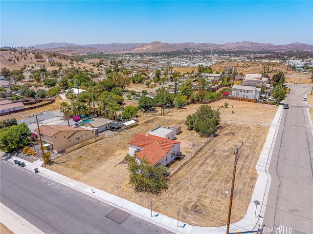 1103 W Sumner, Lake Elsinore, CA 92530