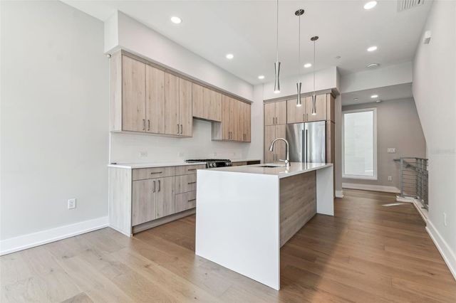 370 6TH STREET S, St Petersburg, FL 33701