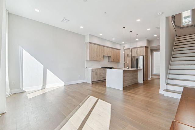 370 6TH STREET S, St Petersburg, FL 33701