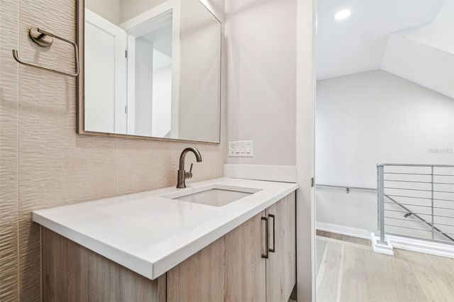 370 6TH STREET S, St Petersburg, FL 33701