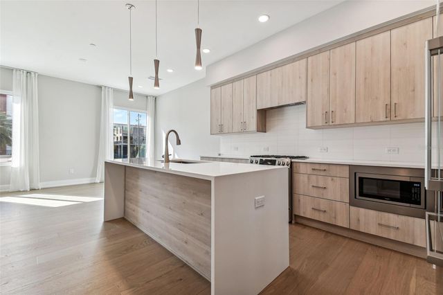 370 6TH STREET S, St Petersburg, FL 33701