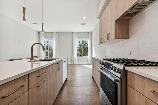 370 6TH STREET S, St Petersburg, FL 33701