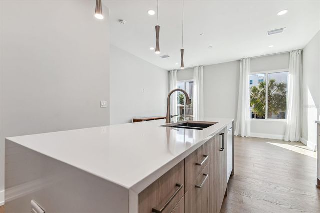 370 6TH STREET S, St Petersburg, FL 33701