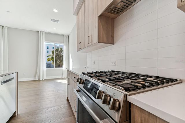 370 6TH STREET S, St Petersburg, FL 33701