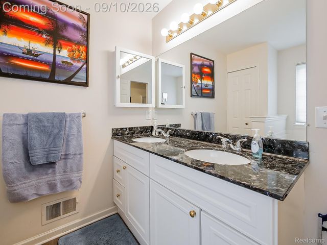 2030 Orchard Court, West Bloomfield Charter Township, MI 48324