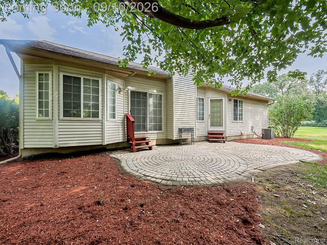 2030 Orchard Court, West Bloomfield Charter Township, MI 48324