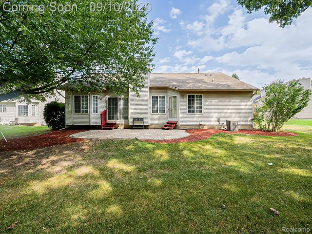 2030 Orchard Court, West Bloomfield Charter Township, MI 48324
