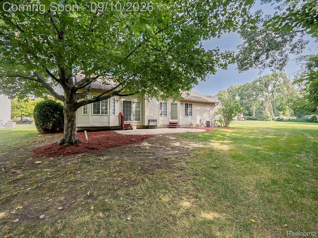 2030 Orchard Court, West Bloomfield Charter Township, MI 48324