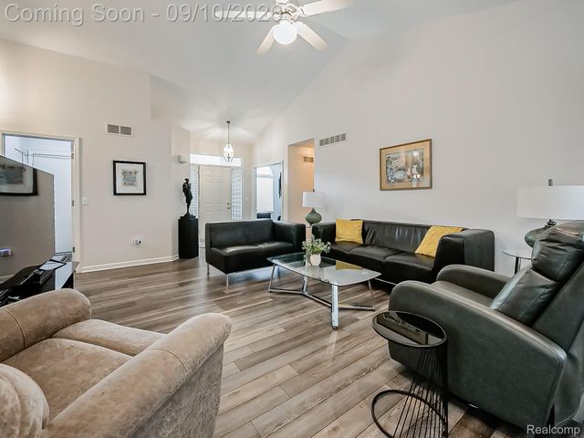 2030 Orchard Court, West Bloomfield Charter Township, MI 48324