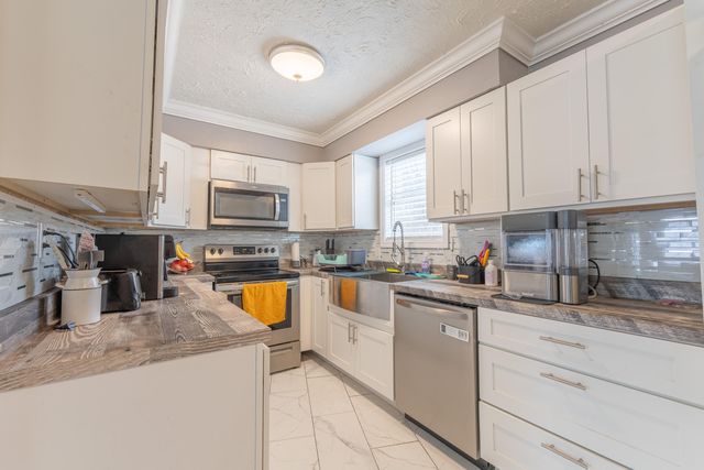 100 Dogwood Lane, Lily, KY 40740