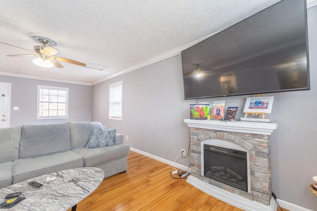 100 Dogwood Lane, Lily, KY 40740