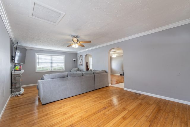 100 Dogwood Lane, Lily, KY 40740