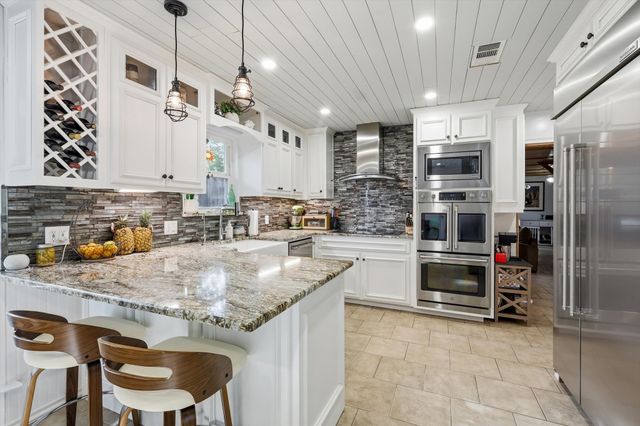 913 Harwood Terrace, Bedford, TX 76021