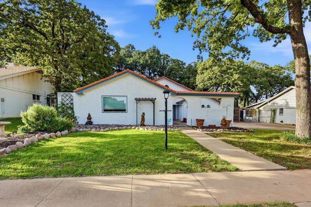 913 Harwood Terrace, Bedford, TX 76021